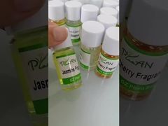 Bezpłatny próbki Cedar Essence Candle Perfumery Oil z do 40 godzin czasu spalania i 1,2%-3% stosunek dodania