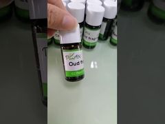 Skoncentrowany olejek zapachowy o zapachu mango z długotrwałym tropikalnym aromatem i delikatną formułą dla